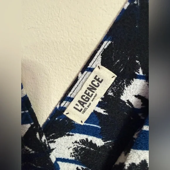 L'AGENCE Fit & Flare Dress Palm Print Sleeveless V-Neck Blue White Size 6 - Picture 2 of 4